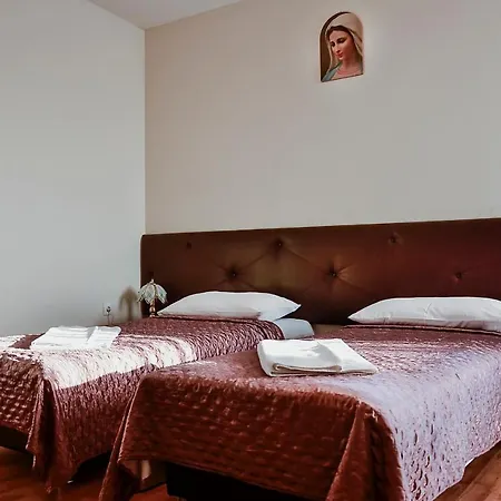 Hotel Ruza Inn, 3*
